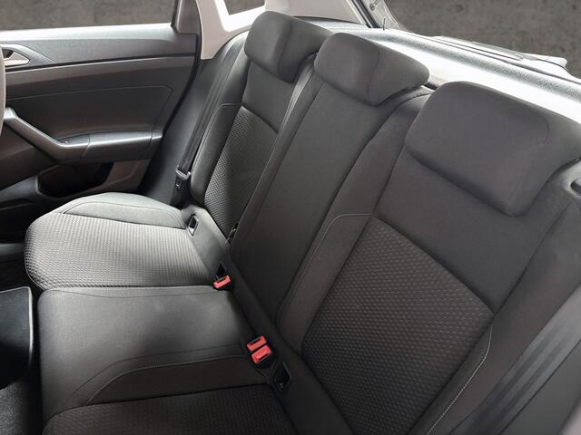 Volkswagen Polo 1.0 TSI Sportline APPLE CARPLAY, GROOT NAVI, CLIMATE, STOELVERWARMING, SPORTSTOELEN, CRUISE, PARKEERSENSOREN, LM VELGEN, E APK, STAAT