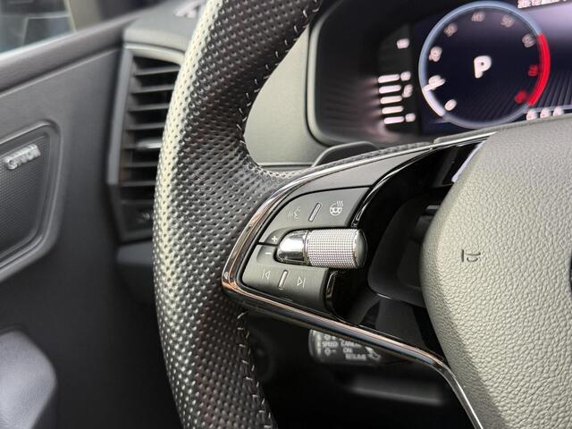 Skoda Karoq 1.5 TSI ACT Sportline Business Automaat Panoramadak | Trekhaak uitklapbaar | Adaptieve cruise control | Stoelverwarming | Climate control | LED 