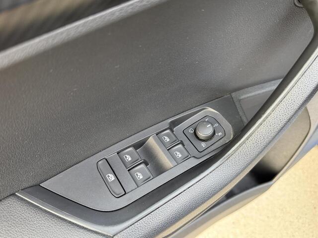 Skoda Karoq 1.5 TSI ACT Sportline Business Automaat Panoramadak | Trekhaak uitklapbaar | Adaptieve cruise control | Stoelverwarming | Climate control | LED 