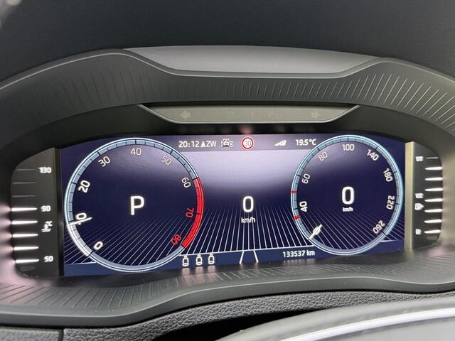 Skoda Karoq 1.5 TSI ACT Sportline Business Automaat Panoramadak | Trekhaak uitklapbaar | Adaptieve cruise control | Stoelverwarming | Climate control | LED 