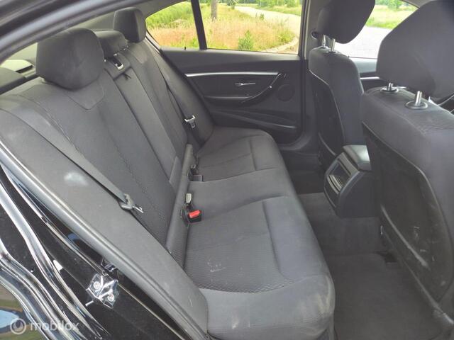 BMW 3-Serie 320i Upgrade Edition Automaat ZEER SCHERPE PRIJS