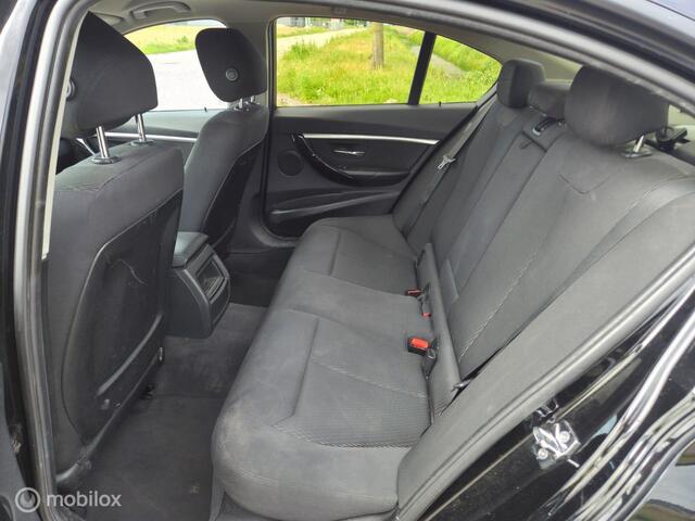 BMW 3-Serie 320i Upgrade Edition Automaat ZEER SCHERPE PRIJS