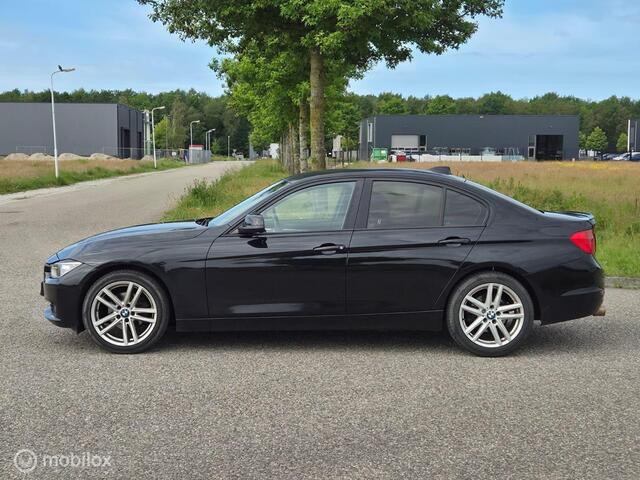 BMW 3-Serie 320i Upgrade Edition Automaat ZEER SCHERPE PRIJS