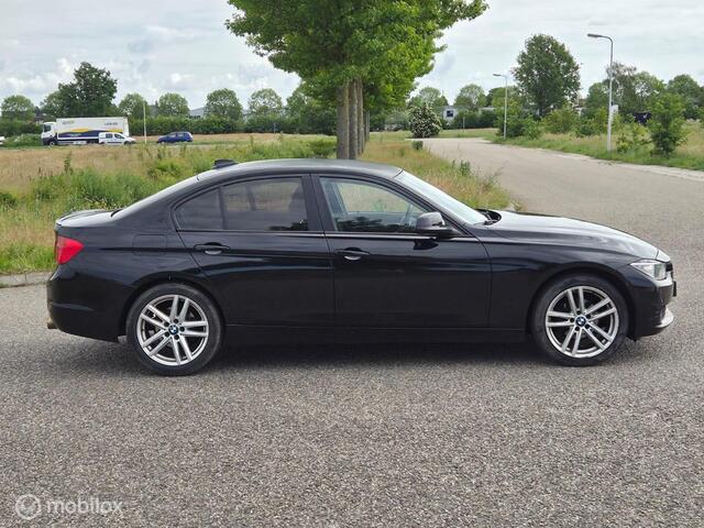BMW 3-Serie 320i Upgrade Edition Automaat ZEER SCHERPE PRIJS