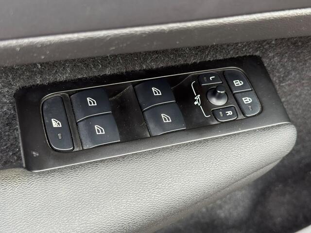 Volvo XC40 1.5 T5 Recharge Inscription | Panoramadak | Leder