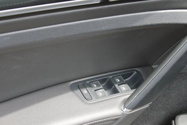 Volkswagen Golf Variant 1.2 TSI Business Edition Clima Navi Camera Cruise