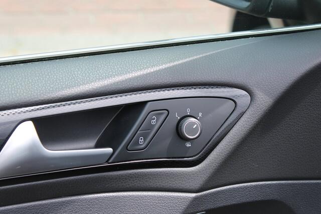 Volkswagen Golf Variant 1.2 TSI Business Edition Clima Navi Camera Cruise