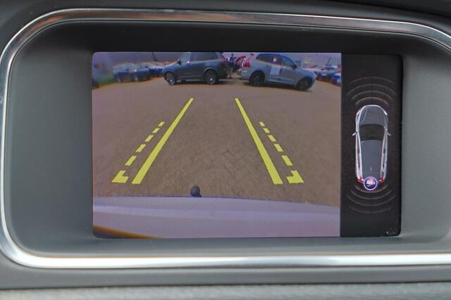 Volvo V40 T3 PolarPlus Sport - Panoramadak - Verwarmde voorstoelen - Parkeersensoren v/a - Parkeercamera achter - Park Pilot - Harman Kardon Audio - DAB - A