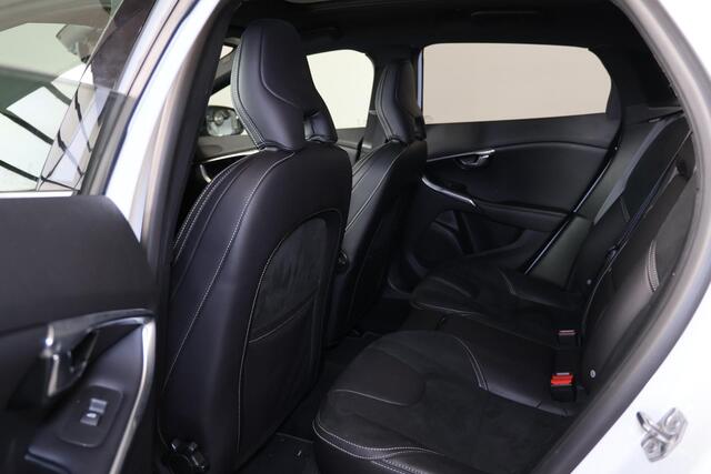 Volvo V40 T3 PolarPlus Sport - Panoramadak - Verwarmde voorstoelen - Parkeersensoren v/a - Parkeercamera achter - Park Pilot - Harman Kardon Audio - DAB - A