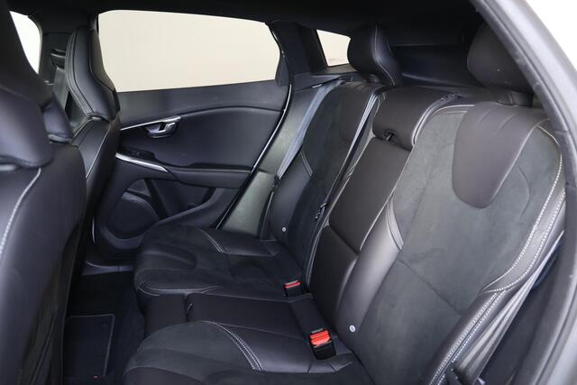 Volvo V40 T3 PolarPlus Sport - Panoramadak - Verwarmde voorstoelen - Parkeersensoren v/a - Parkeercamera achter - Park Pilot - Harman Kardon Audio - DAB - A