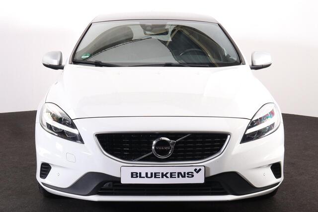 Volvo V40 T3 PolarPlus Sport - Panoramadak - Verwarmde voorstoelen - Parkeersensoren v/a - Parkeercamera achter - Park Pilot - Harman Kardon Audio - DAB - A