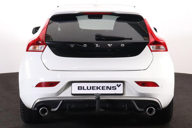 Volvo V40 T3 PolarPlus Sport - Panoramadak - Verwarmde voorstoelen - Parkeersensoren v/a - Parkeercamera achter - Park Pilot - Harman Kardon Audio - DAB - A
