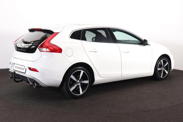 Volvo V40 T3 PolarPlus Sport - Panoramadak - Verwarmde voorstoelen - Parkeersensoren v/a - Parkeercamera achter - Park Pilot - Harman Kardon Audio - DAB - A