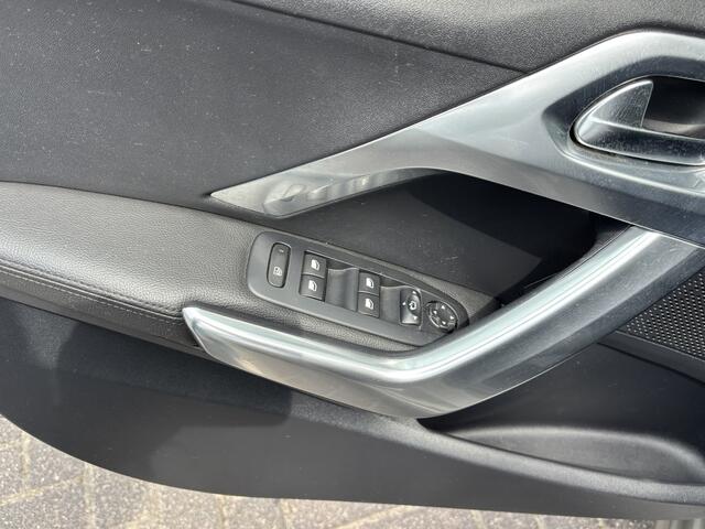 Peugeot 208 1.2 PureTech Premi�re | 110PK | Distr vv | NAP | Pano | Achteruitrijdcam