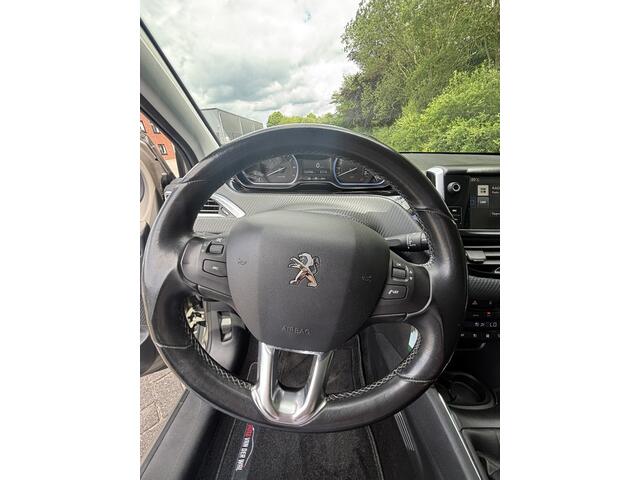 Peugeot 208 1.2 PureTech Premi�re | 110PK | Distr vv | NAP | Pano | Achteruitrijdcam