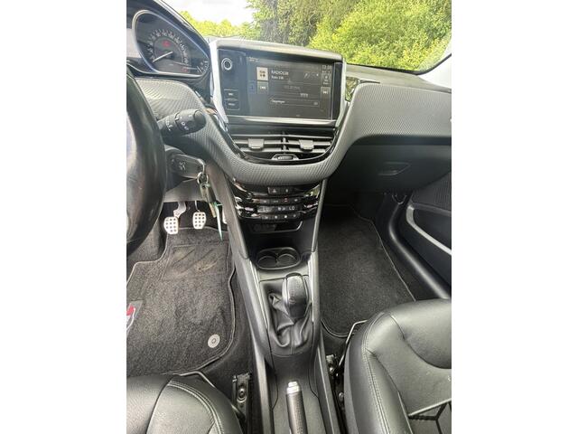 Peugeot 208 1.2 PureTech Premi�re | 110PK | Distr vv | NAP | Pano | Achteruitrijdcam