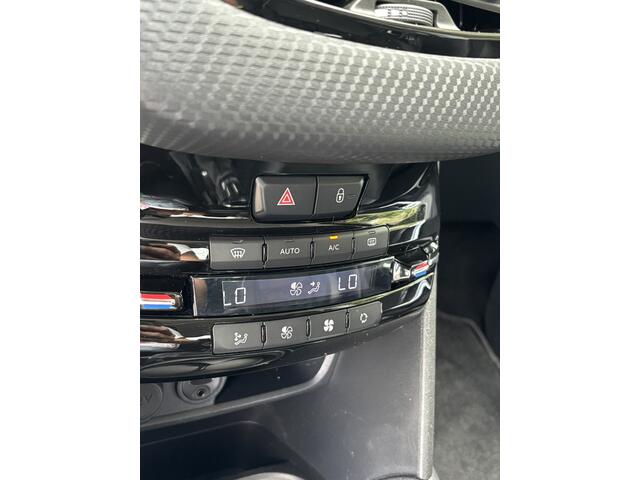 Peugeot 208 1.2 PureTech Premi�re | 110PK | Distr vv | NAP | Pano | Achteruitrijdcam