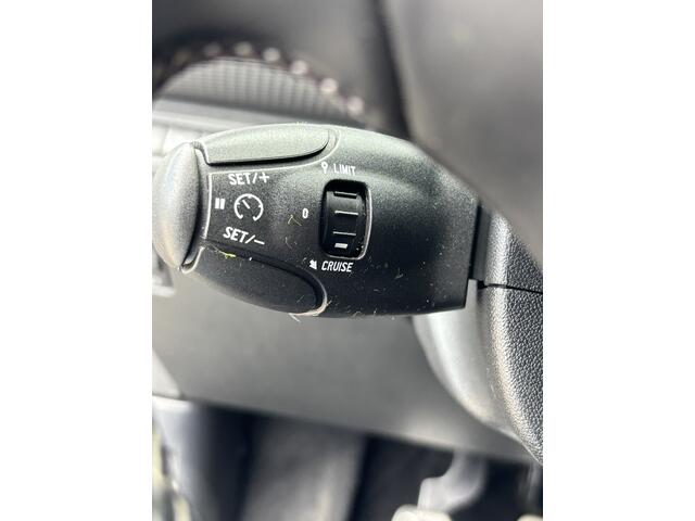 Peugeot 208 1.2 PureTech Premi�re | 110PK | Distr vv | NAP | Pano | Achteruitrijdcam