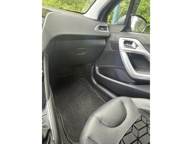 Peugeot 208 1.2 PureTech Premi�re | 110PK | Distr vv | NAP | Pano | Achteruitrijdcam