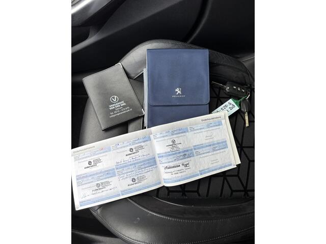 Peugeot 208 1.2 PureTech Premi�re | 110PK | Distr vv | NAP | Pano | Achteruitrijdcam