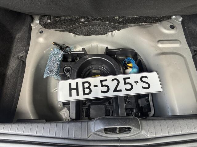 Peugeot 208 1.2 PureTech Premi�re | 110PK | Distr vv | NAP | Pano | Achteruitrijdcam