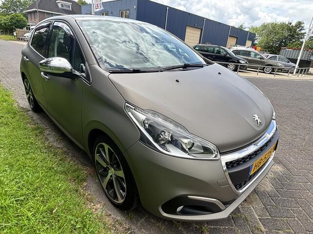 Peugeot 208 1.2 PureTech Premi�re | 110PK | Distr vv | NAP | Pano | Achteruitrijdcam