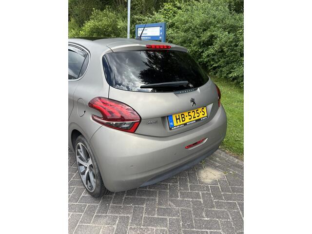 Peugeot 208 1.2 PureTech Premi�re | 110PK | Distr vv | NAP | Pano | Achteruitrijdcam