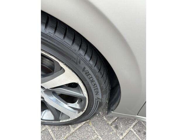 Peugeot 208 1.2 PureTech Premi�re | 110PK | Distr vv | NAP | Pano | Achteruitrijdcam