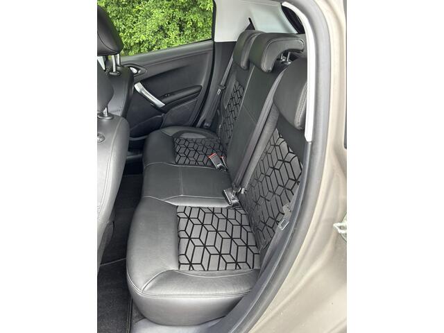 Peugeot 208 1.2 PureTech Premi�re | 110PK | Distr vv | NAP | Pano | Achteruitrijdcam