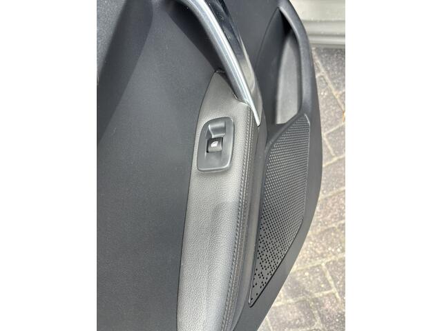 Peugeot 208 1.2 PureTech Premi�re | 110PK | Distr vv | NAP | Pano | Achteruitrijdcam