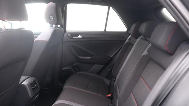Volkswagen T-ROC 1.5 TSI 150pk Sport Business R / Trekhaak / Panoramadak / Navigatie / Camera