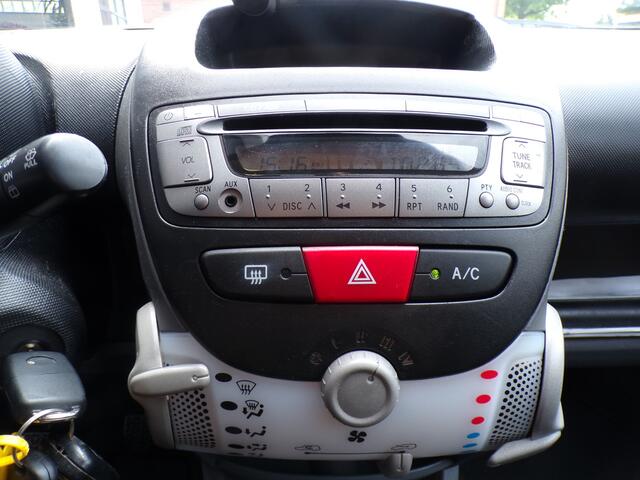 Toyota Aygo 1.0-12V 5-Drs Black & Bleu AIRCO,GOED ONDERHOUDEN