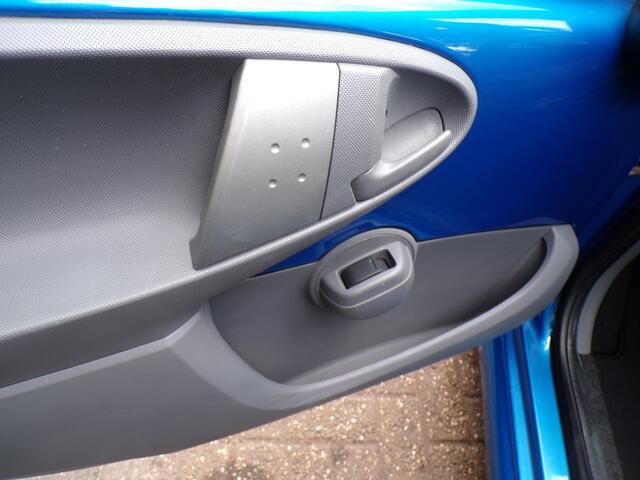 Toyota Aygo 1.0-12V 5-Drs Black & Bleu AIRCO,GOED ONDERHOUDEN