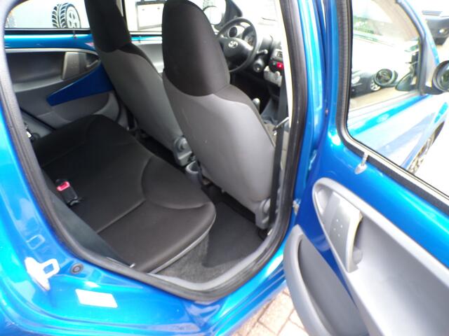 Toyota Aygo 1.0-12V 5-Drs Black & Bleu AIRCO,GOED ONDERHOUDEN