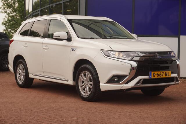 Mitsubishi Outlander 2.4 PHEV Pure+Apple-care-Play+camera+stoel-verw+Parel-White = SUPER 