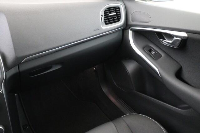 Volvo V40 T2 AUT. NORDIC+ -CRUISE|ADAP.LED|STOELVERW.|STANDKACHEL|NAVI|PDC|VERW.VOORRUIT|16