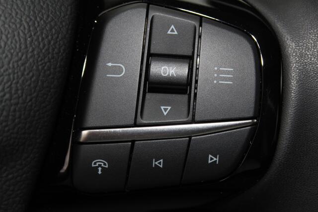 Ford Kuga 2.5-243pk PHEV Titanium. Hybride rijden voor een re�el bedrag. Slechts 11.500km  Autm. airco dual, camera v+a, metallic lak, all season banden ro