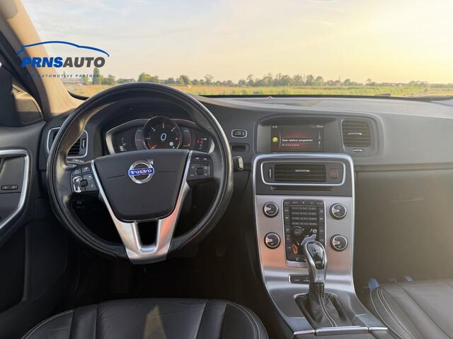 Volvo V60 D6 AWD Plug In Hybrid | 1e eigenaar | NAP | Pano | Leer