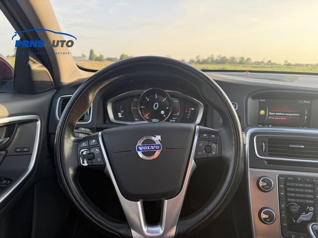 Volvo V60 D6 AWD Plug In Hybrid | 1e eigenaar | NAP | Pano | Leer