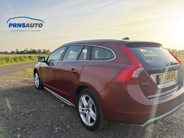 Volvo V60 D6 AWD Plug In Hybrid | 1e eigenaar | NAP | Pano | Leer