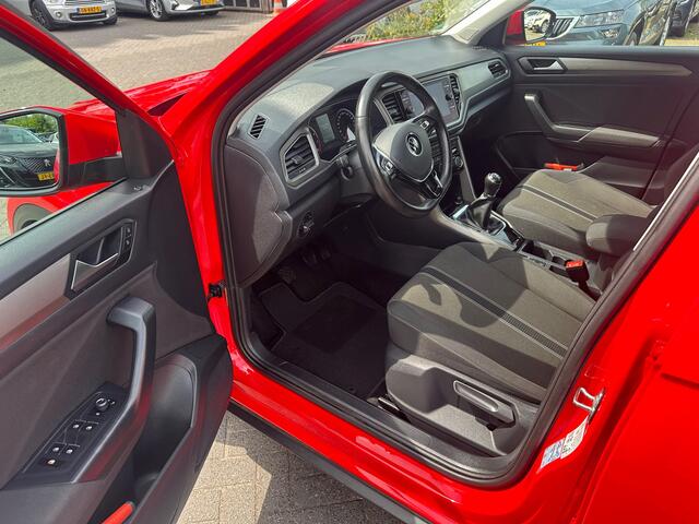 Volkswagen T-ROC 1.0 TSI Style , navigatie , pdc voor en achter