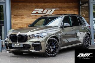 BMW X5 xDrive45e 50 Jahre NL Geleverd **Bowers Wilkins/4ws/Skylounge/Lucht/Alcantara/Carbon**