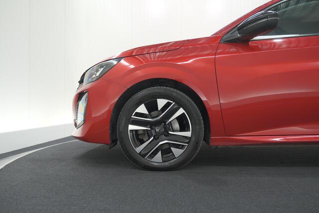 Peugeot 208 Puretech 100 Allure | Camera | Navigatie | Parkeersensoren | Apple Carplay