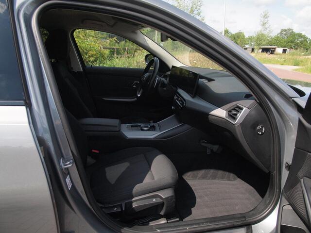 BMW 3-Serie Touring 318i | Virtual Cockpit | Facelift Model | Apple Carplay | 19 Inch | NL-Auto |