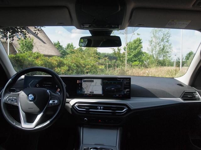 BMW 3-Serie Touring 318i | Virtual Cockpit | Facelift Model | Apple Carplay | 19 Inch | NL-Auto |