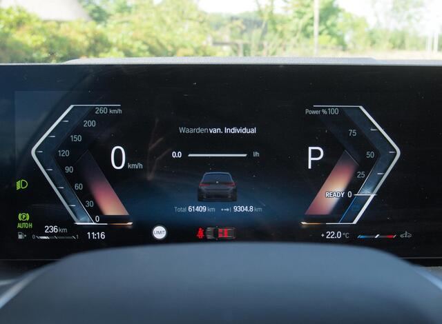 BMW 3-Serie Touring 318i | Virtual Cockpit | Facelift Model | Apple Carplay | 19 Inch | NL-Auto |