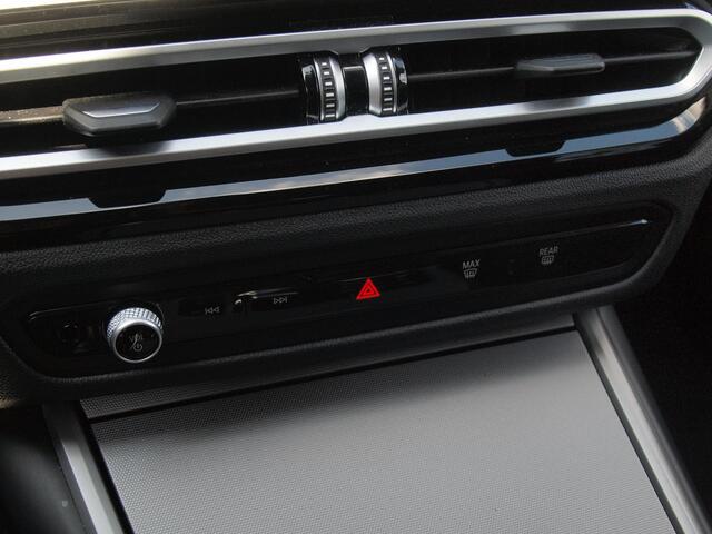BMW 3-Serie Touring 318i | Virtual Cockpit | Facelift Model | Apple Carplay | 19 Inch | NL-Auto |
