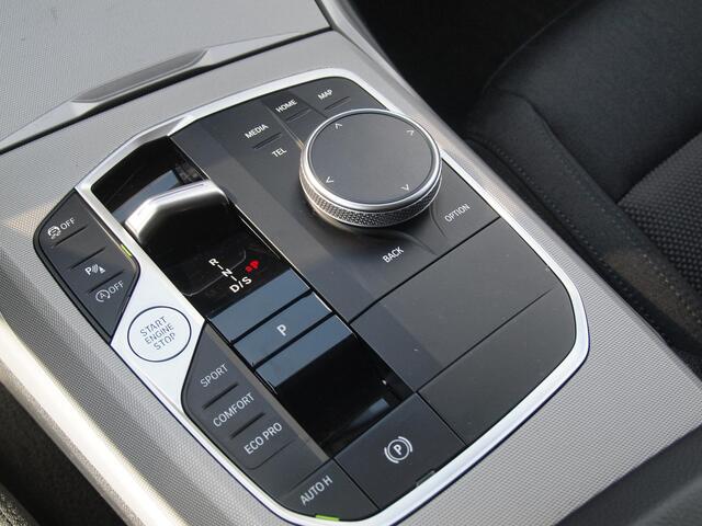 BMW 3-Serie Touring 318i | Virtual Cockpit | Facelift Model | Apple Carplay | 19 Inch | NL-Auto |
