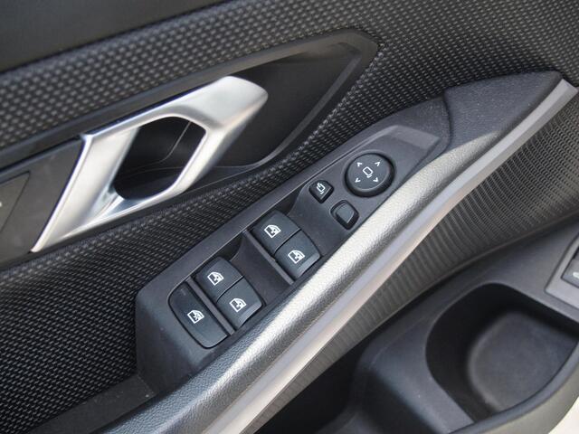BMW 3-Serie Touring 318i | Virtual Cockpit | Facelift Model | Apple Carplay | 19 Inch | NL-Auto |