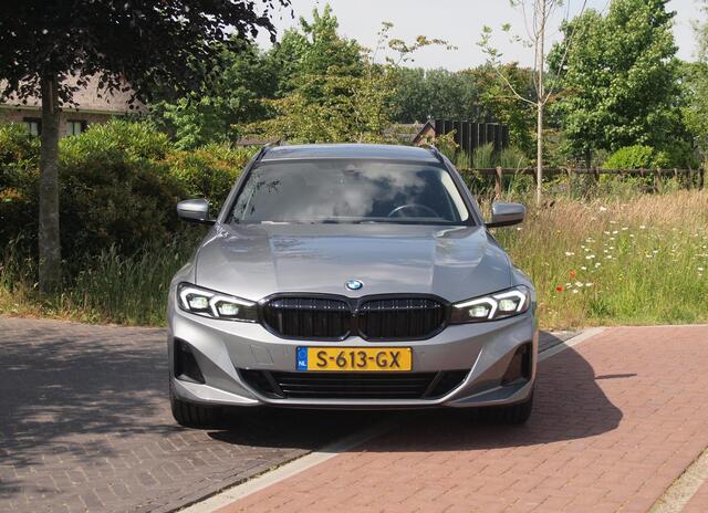 BMW 3-Serie Touring 318i | Virtual Cockpit | Facelift Model | Apple Carplay | 19 Inch | NL-Auto |
